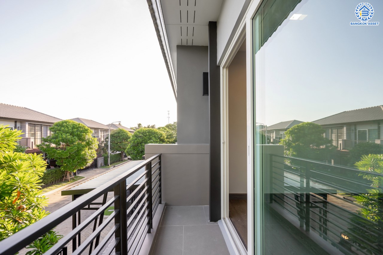 บ้านมือสองตกแต่งใหม่ แบรนด์ AP ม.เดอะซิตี้ ราชพฤกษ์ ตกแต่งหรูหราสไตล์ Modern บนเนื้อที่ 51.6 ตร.ว. ฟังก์ชันจัดเต็ม 4 ห้องนอน 3 ห้องน้ำ 2 ที่จอดรถ พร้อมรองรับครอบครัวขยาย เชื่อมต่อหลายเส้นทางทั้ง ถ.ราชพฤกษ์ ,ถ.รัตนาธิเบศร์ และถ.กาญจนาภิเษก และเพียง 5 นาทีถึงรถไฟฟ้า "สถานีบางพลู"